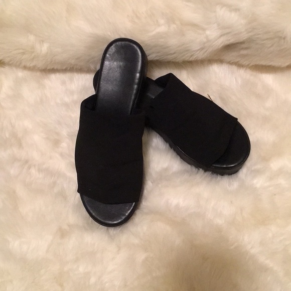 size 9 nwt shoes/ sandals - Picture 3 of 4